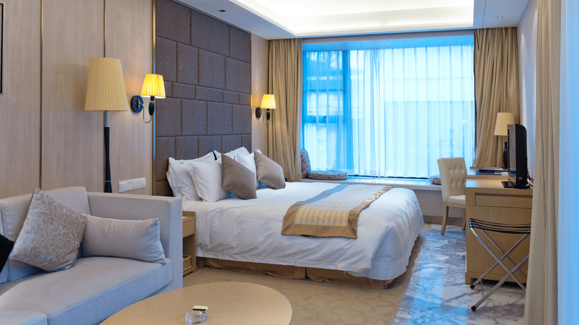 Ritz Bar and Lounge in New York - financed by Access Private Capital